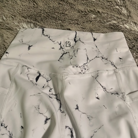 Onyx White marble Buffbunny legging - Picture 4 of 6